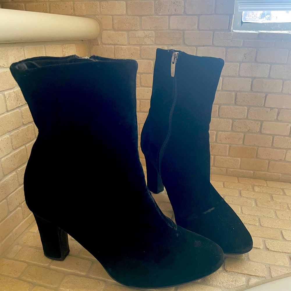 Ralph Lauren size 7 velvet boots